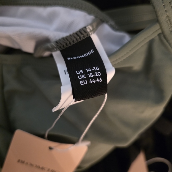 Green and Black Swim Romper 14/16 Plus - Picture 7 of 7